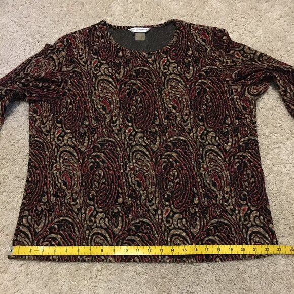 Festive Paisley Raised Texture Top - Picture 14 of 16